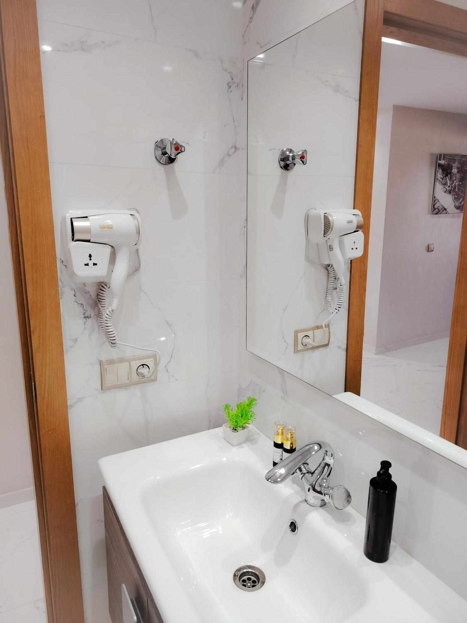 Super Apartement Totalement Neuf A Cote De Marjane Avec La Climatisation Et Wifi Tanger Buitenkant foto