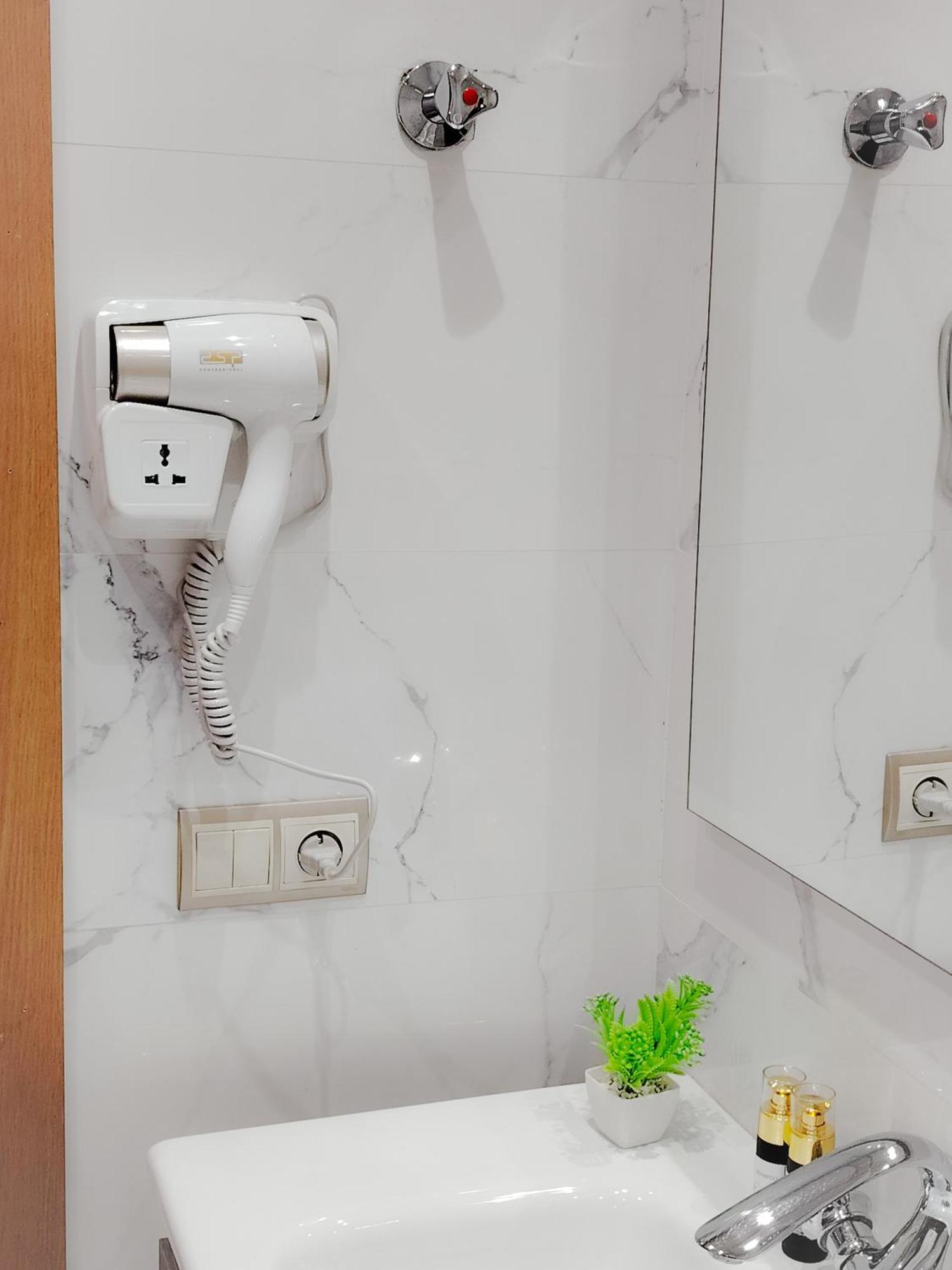 Super Apartement Totalement Neuf A Cote De Marjane Avec La Climatisation Et Wifi Tanger Buitenkant foto